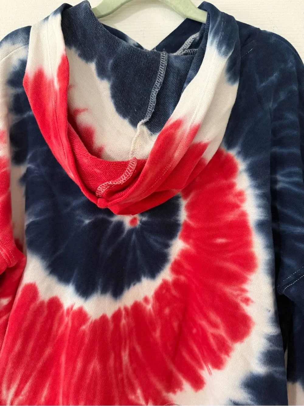 Old Navy girls red, white, and blue tie-dye cropped hoodie in a M (8)